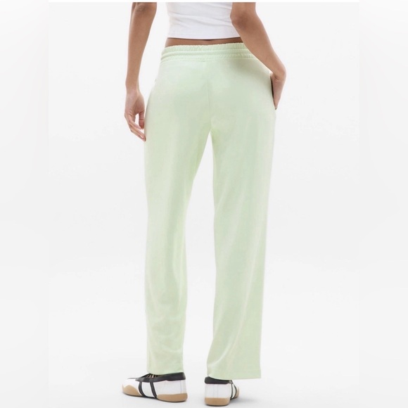 NWT Athleta Seasoft Straight Honeydew Green Pant Size Medium - Picture 2 of 7